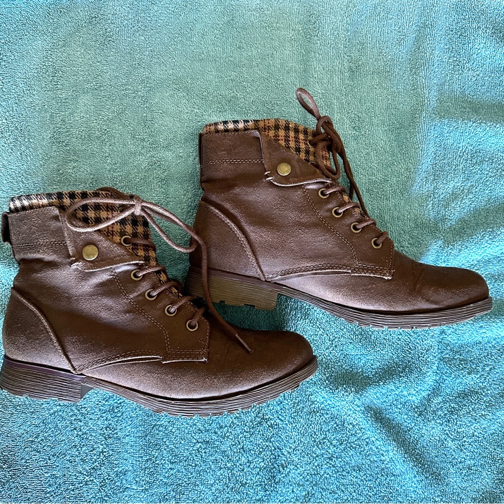 Rock & Candy Tavon Lace Up  Brown Ankle Boots